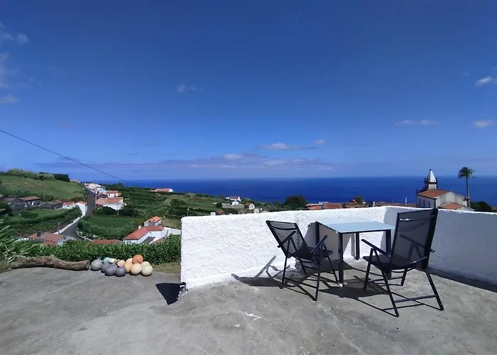 Sea View With Cozy Lomba (Flores)